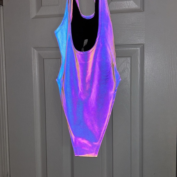 NWOT: Flexliving reflective bathing suit. - Picture 5 of 7